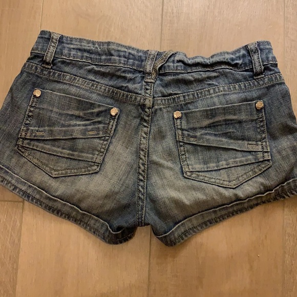 Pants - 2000s low rise mini shorts